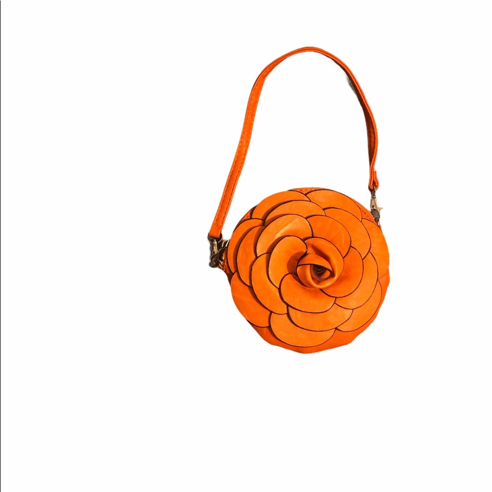 Small flower crossbody